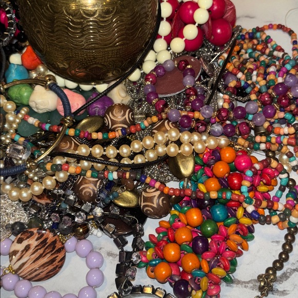 4 LBS Craft Jewelry Lot Broken Craft Harvest Repurpose Salvage Scrap Damaged - Picture 4 of 8